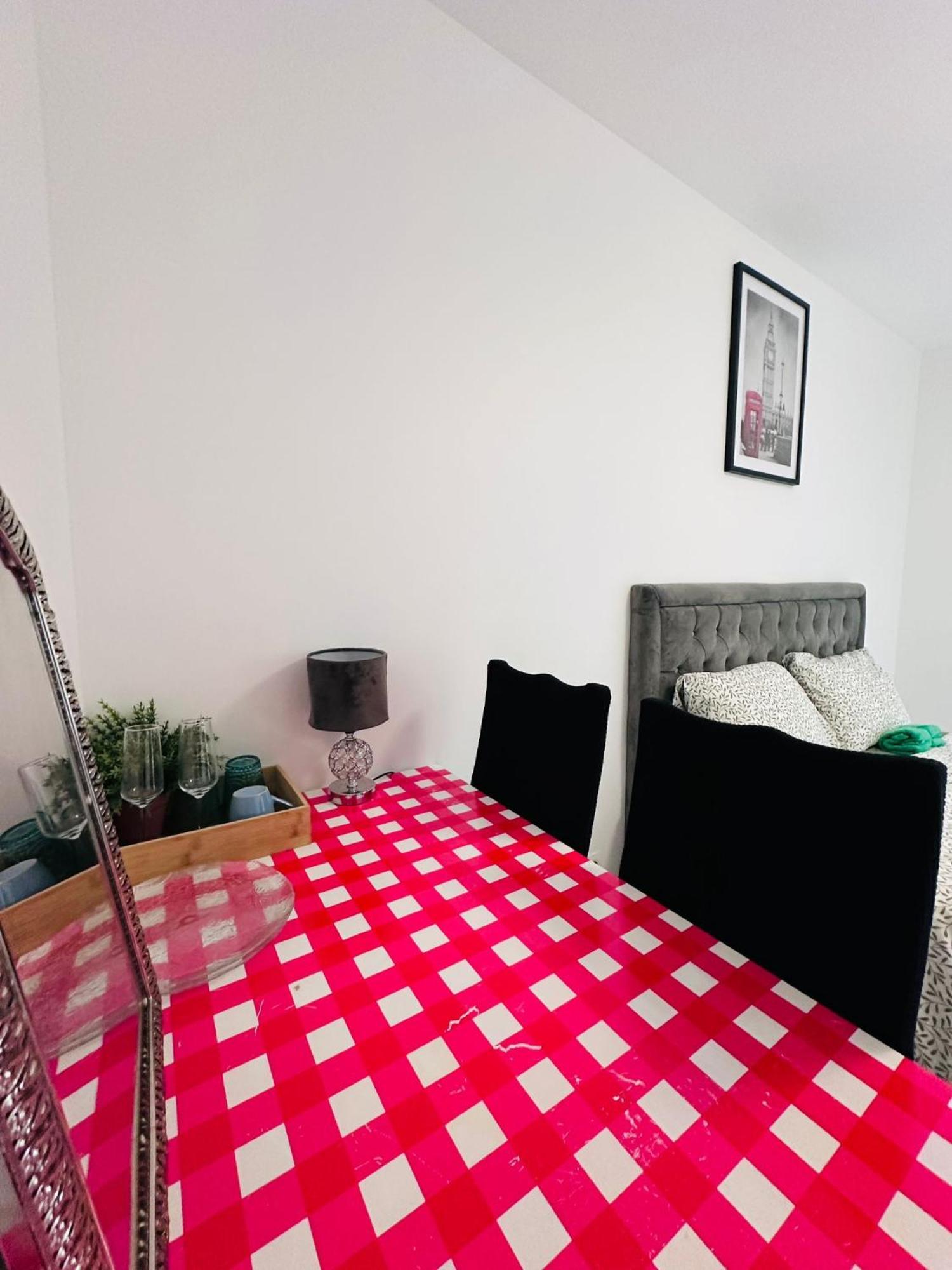 Sri-Indo Bobigny Paris Apartment Exterior photo
