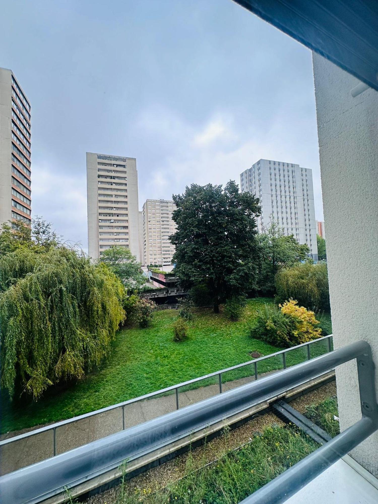 Sri-Indo Bobigny Paris Apartment Exterior photo